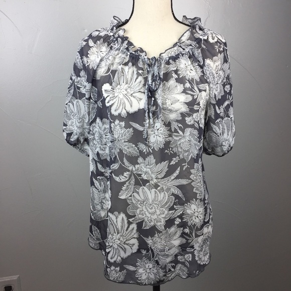 Francesca’s black white floral print spring top size M - Picture 4 of 7